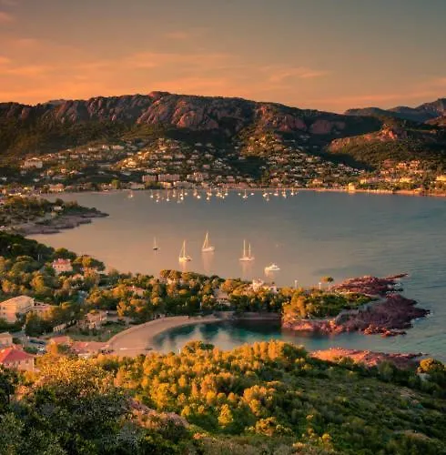 Apartment Cap Esterel - Duplex Avec 2 Terrasses Dont Tropezienne, Piscines Et Loisirs *